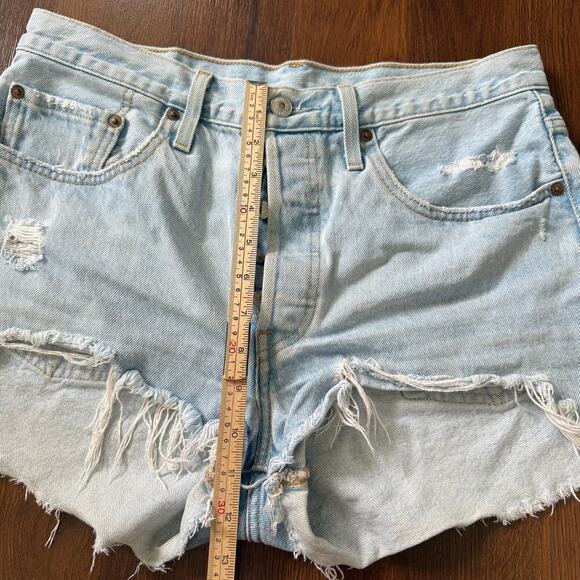 Levi’s 501 Button Fly Shorts Light Wash Denim Casual Preppy Festival Sz 30 - Picture 3 of 7